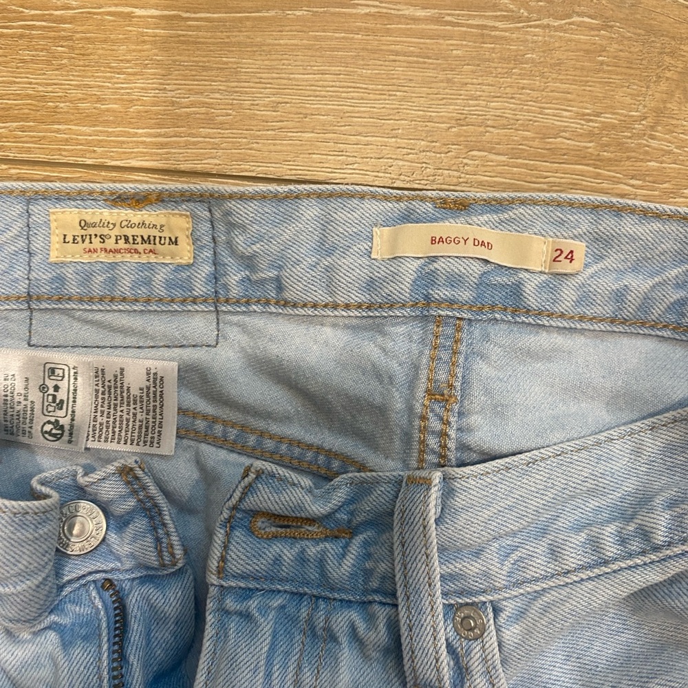 Levi's High Rise Jeans - Picture 6 of 7
